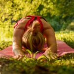 femme asana enfant